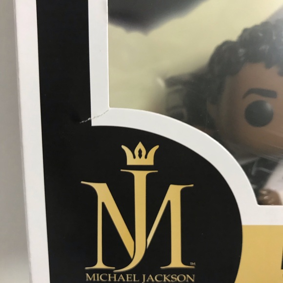 Funko Pop! Michael Jackson #33 in front of album cover -P - Picture 5 of 8